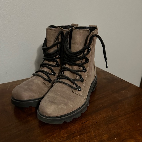 Sorel Boots - Picture 1 of 4
